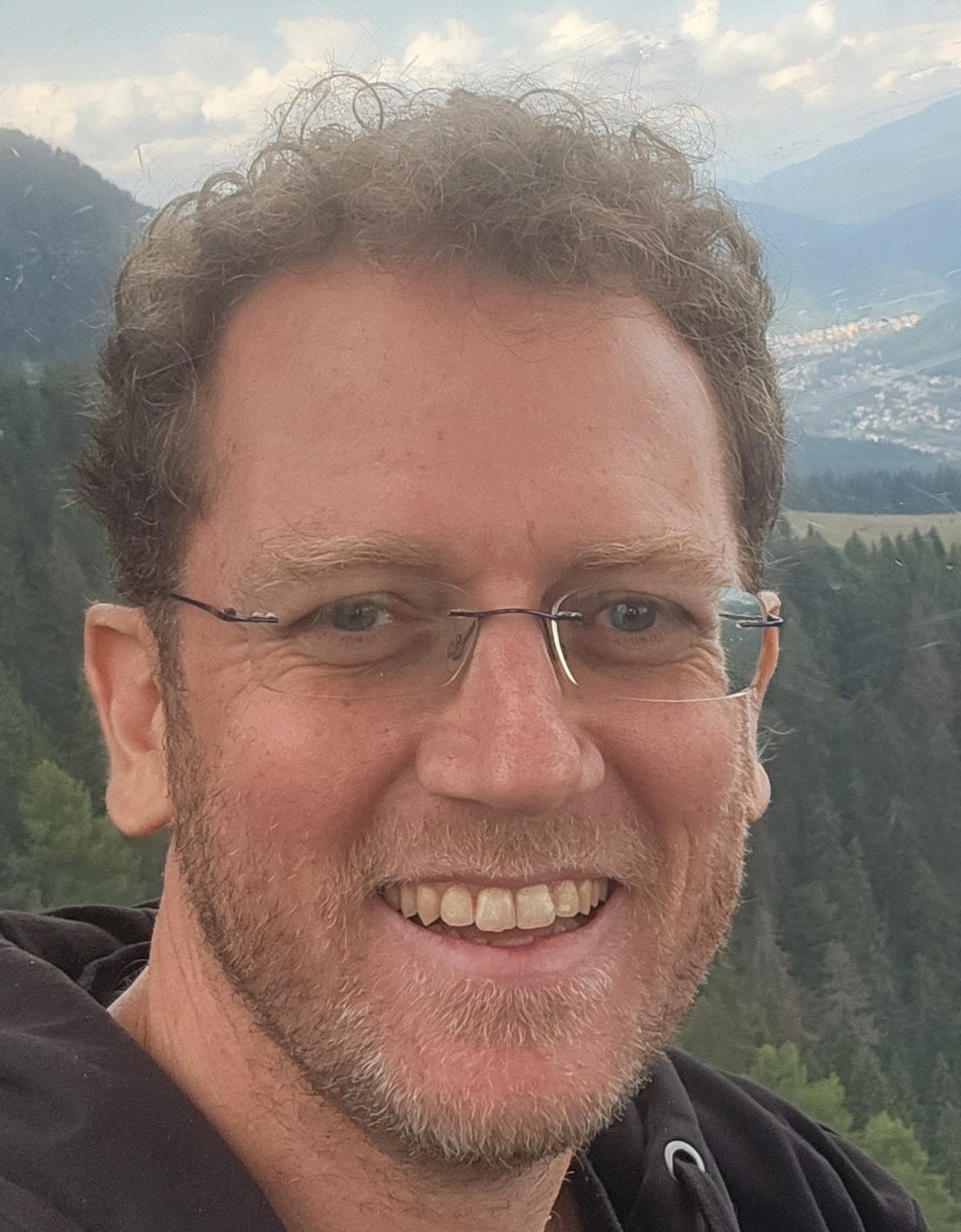 Amiel Riss — Founder of SmartMoney77